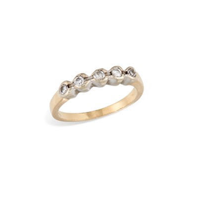 Lot 552 - A DIAMOND HALF HOOP RING