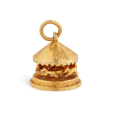 Lot 534 - A 9 CARAT GOLD NOVELTY CAROUSEL CHARM