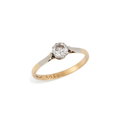 Lot 575 - A SOLITAIRE DIAMOND RING