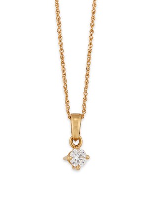 Lot 594 - AN 18 CARAT GOLD SOLITAIRE DIAMOND PENDANT ON CHAIN