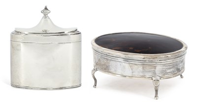 Lot 276 - A GEORGE V SILVER TEA CADDY, AND A GEORGE V SILVER AND TORTOISESHELL TRINKET BOX