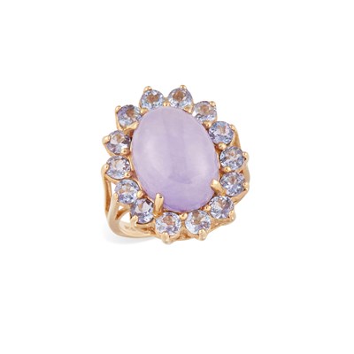 Lot 523 - A 9 CARAT GOLD PURPLE JADE AND TANZANITE CLUSTER RING