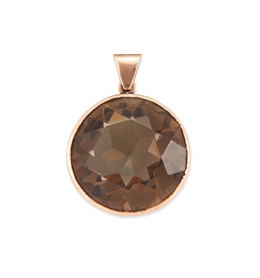 Lot 624 - A SMOKY QUARTZ PENDANT