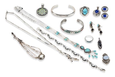 Lot 557 - A COLLECTION OF SILVER NATIVE AMERICAN JEWELLERY