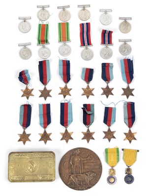 Lot 9 - A GROUP OF MILITARIA