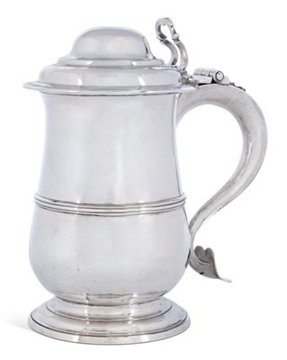 Lot 375 - A GEORGE III SILVER LIDDED TANKARD