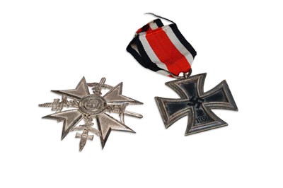 Lot 25 - A GERMAN 1939 IRON CROSS SECOND CLASS AND A GERMAN SPANISH CROSS