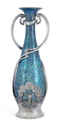 Lot 79 - A LOETZ IRIDESCENT GLASS VASE IN AN ART NOUVEAU PEWTER MOUNT