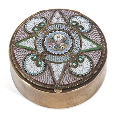 Lot 692 - AN ITALIAN MICROMOSAIC BOX