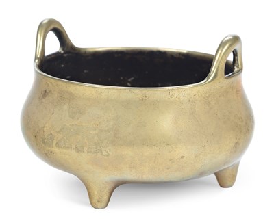 Lot 435 - A CHINESE BRONZE CENSER