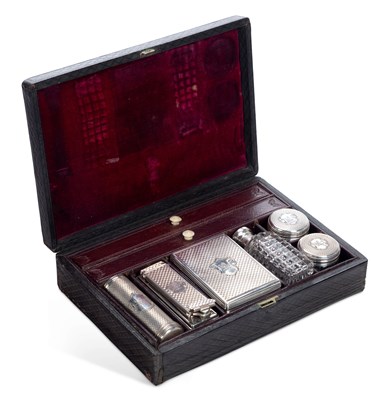 Lot 343 - A VICTORIAN SILVER COVERED GENTLEMAN'S TRAVELLING VANITY SET