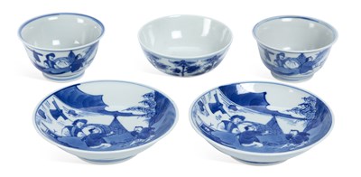 Lot 391 - A PAIR OF CHINESE BLUE AND WHITE TEABOWLS AND SAUCERS