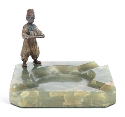 Lot 710 - AN AUSTRIAN COLD PAINTED BRONZE AND ONYX ASHTRAY