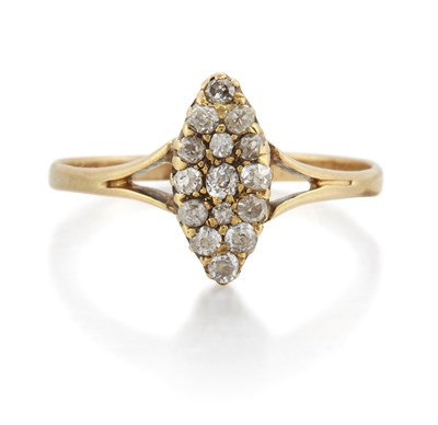 Lot 2252 - A DIAMOND NAVETTE RING