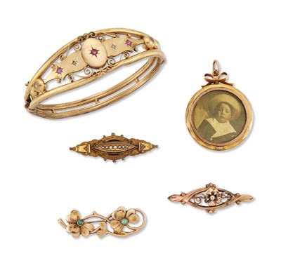Lot 2009 - A GROUP OF VICTORIAN AND LATER JEWELLERY