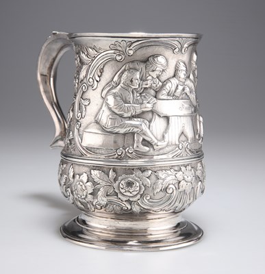Lot 1197 - A LARGE GEORGE III SILVER MUG