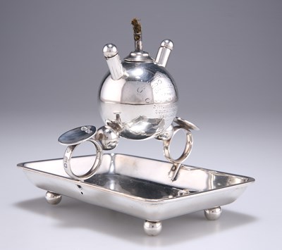 Lot 1065 - † AN EDWARDIAN SILVER TABLE LIGHTER