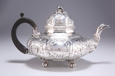 Lot 1326 - A GEORGE IV SILVER TEAPOT