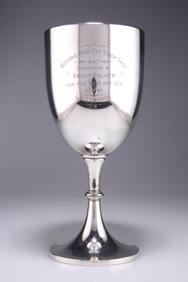 Lot 1161 - A GEORGE V LARGE SILVER 'FAT STOCK' TROPHY CUP
