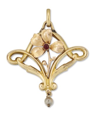 Lot 2248 - AN ART NOUVEAU PENDANT