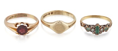 Lot 2121 - THREE RINGS