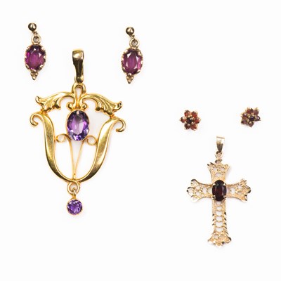 Lot 426 - A GROUP OF JEWELLERY