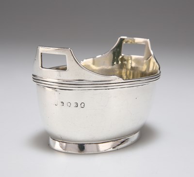 Lot 195 - A GEORGE III LARGE SILVER SALT